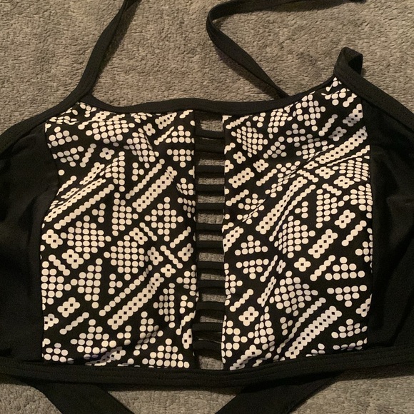 Lord & Taylor design lab black comfort supportive beach cup bikini bra top - Picture 2 of 3
